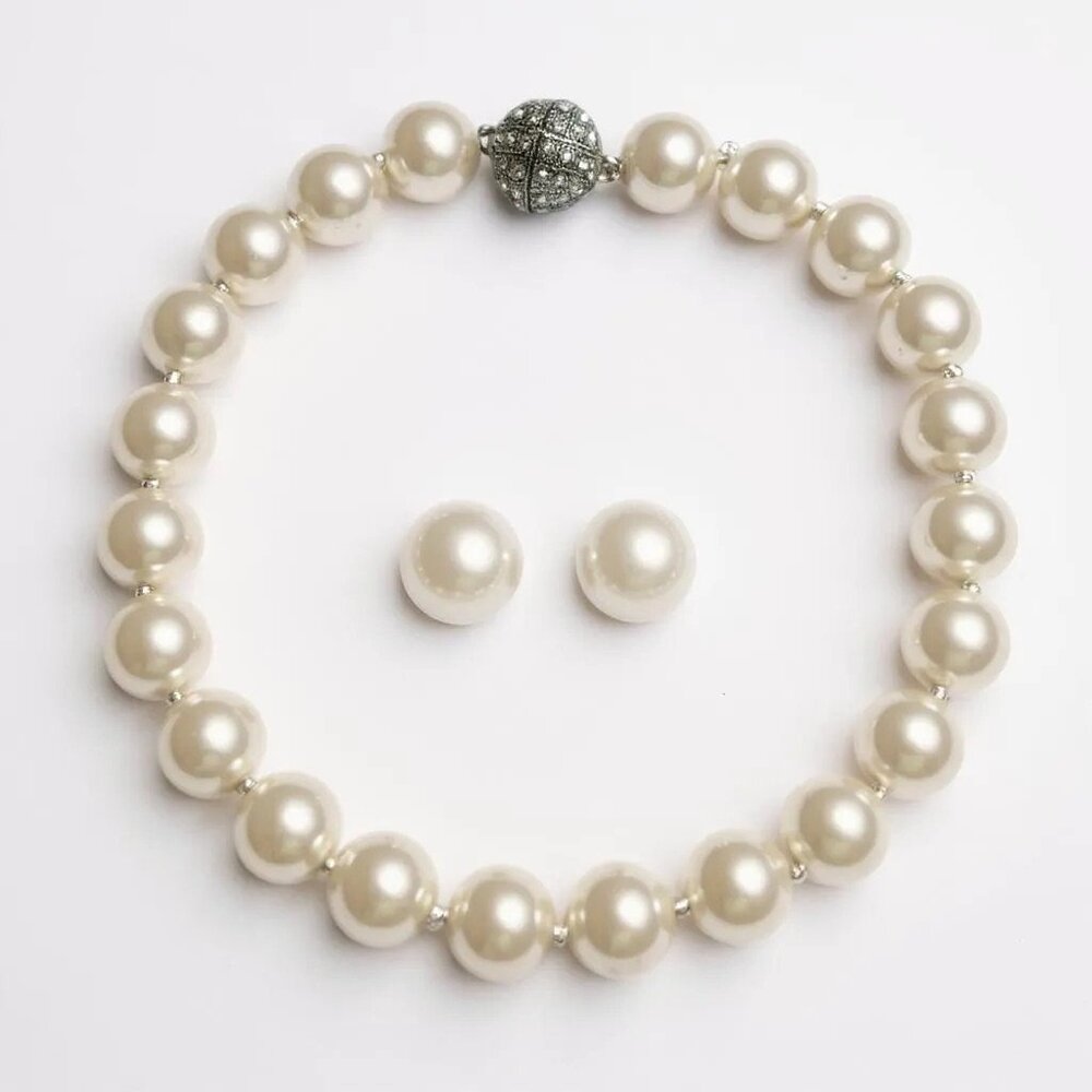 Off White Faux Pear With Clear Crystal On Silver Magnet Closure Necklace Earring